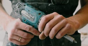 FM Planner mobile worker with a drill