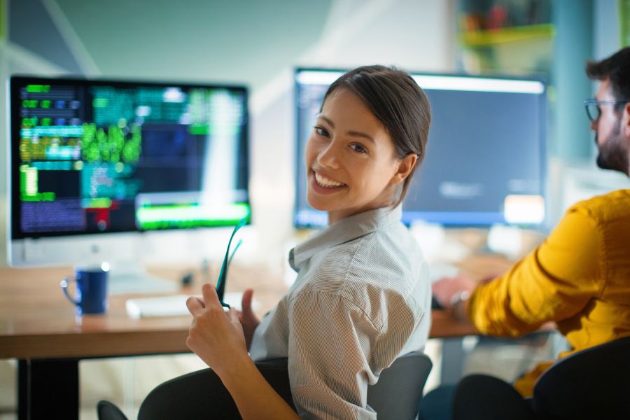 Lady using FM Planner on her computer